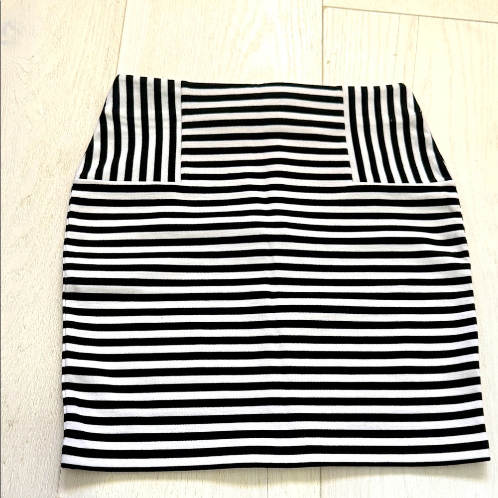Forever 21 Black and White Mini Pencil Skirt Casual